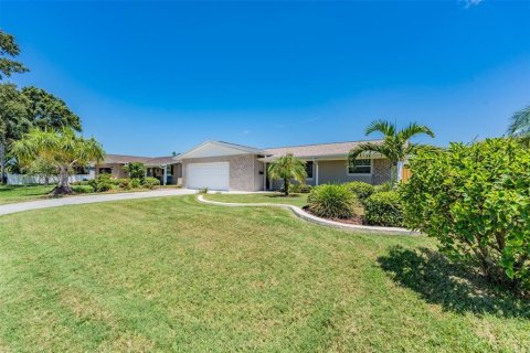 Casa en venta en Seminole, Florida, 2 dormitorios, 138.98 m2 № 1879940 - foto 1