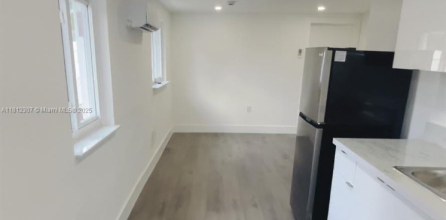 Casa en Miami, Florida 1 dormitorio, 156.08 m2 № 1768235