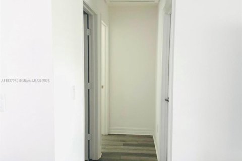 Casa en venta en Cape Coral, Florida, 3 dormitorios № 2013786 - foto 9