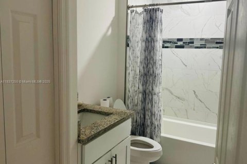 Casa en venta en Cape Coral, Florida, 3 dormitorios № 2013786 - foto 12