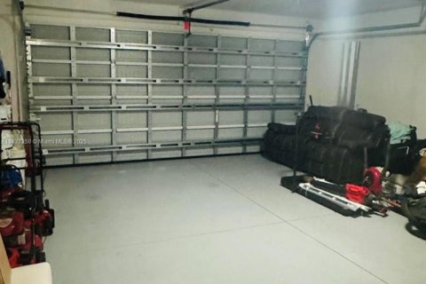 Casa en venta en Cape Coral, Florida, 3 dormitorios № 2013786 - foto 20