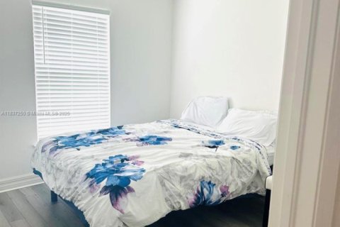 Casa en venta en Cape Coral, Florida, 3 dormitorios № 2013786 - foto 10