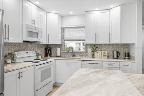 Купить виллу или дом в Сарасота, Флорида 6 комнат, 137.5м2, № 1903791 - фото 13