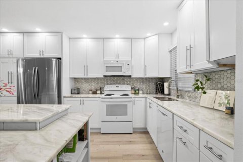 Купить виллу или дом в Сарасота, Флорида 6 комнат, 137.5м2, № 1903791 - фото 10