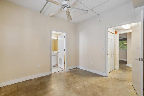 Condo in Gainesville, Florida, 3 bedrooms № 2215078 - photo 22