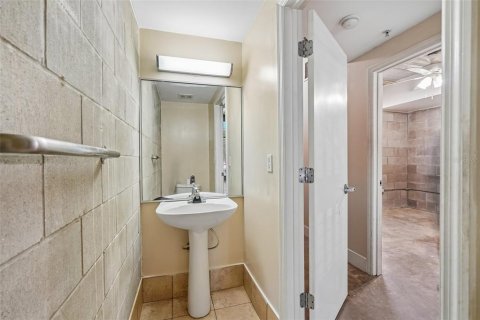 Condo in Gainesville, Florida, 3 bedrooms № 2215078 - photo 16