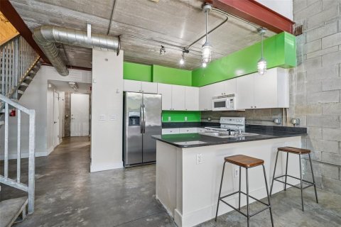 Condo in Gainesville, Florida, 3 bedrooms № 2215078 - photo 8