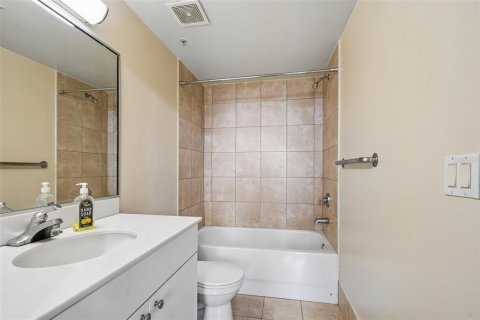 Condo in Gainesville, Florida, 3 bedrooms № 2215078 - photo 14