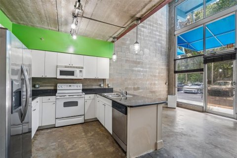 Condo in Gainesville, Florida, 3 bedrooms № 2215078 - photo 9
