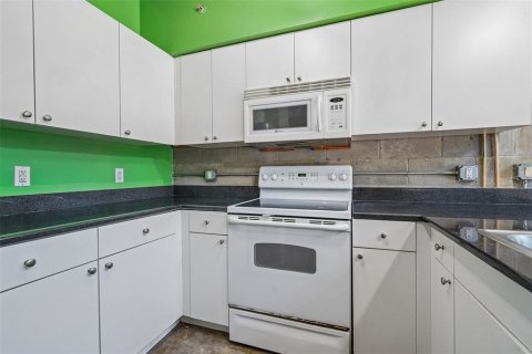 Condo in Gainesville, Florida, 3 bedrooms № 2215078 - photo 10