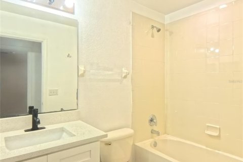 Condo in Orlando, Florida, 3 bedrooms № 2104376 - photo 17