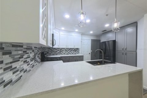 Condo in Orlando, Florida, 3 bedrooms № 2104376 - photo 6