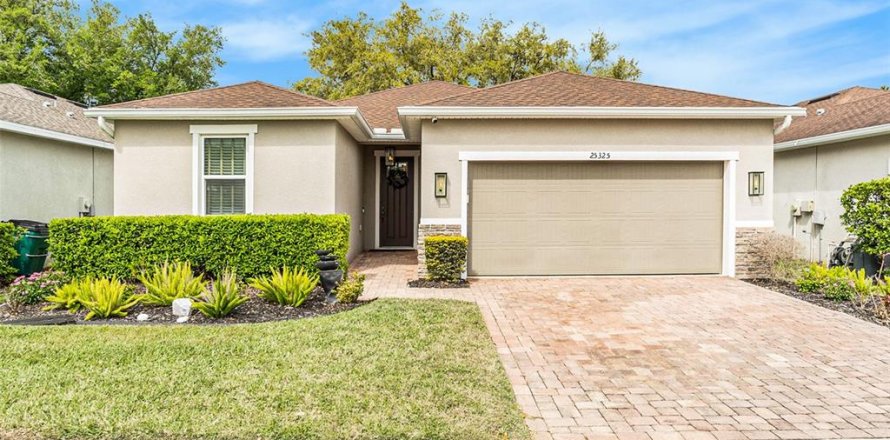 House in Land O' Lakes, Florida 3 bedrooms, 187.11 sq.m. № 1519469