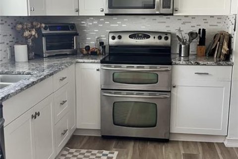 House in Kenneth City, Florida 2 bedrooms, 97.83 sq.m. № 1845301 - photo 13