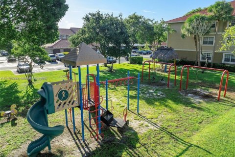 Copropriété à vendre à Pembroke Pines, Floride: 2 chambres, 104.98 m2 № 2414555 - photo 18