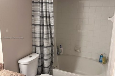 Copropriété à vendre à Pembroke Pines, Floride: 2 chambres, 104.98 m2 № 2414555 - photo 17