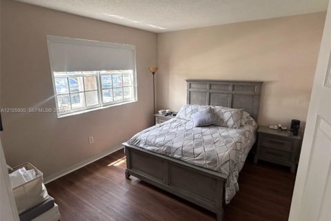 Copropriété à vendre à Pembroke Pines, Floride: 2 chambres, 104.98 m2 № 2414555 - photo 12