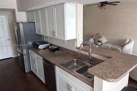 Copropriété à vendre à Pembroke Pines, Floride: 2 chambres, 104.98 m2 № 2414555 - photo 8