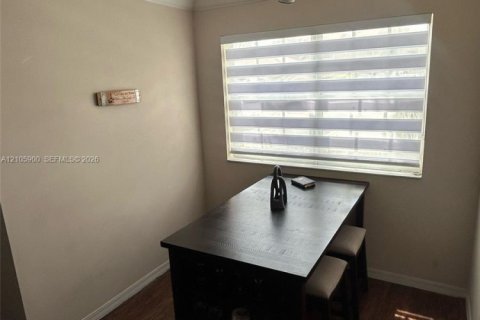 Copropriété à vendre à Pembroke Pines, Floride: 2 chambres, 104.98 m2 № 2414555 - photo 11