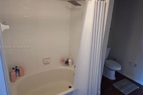 Copropriété à vendre à Pembroke Pines, Floride: 2 chambres, 104.98 m2 № 2414555 - photo 14