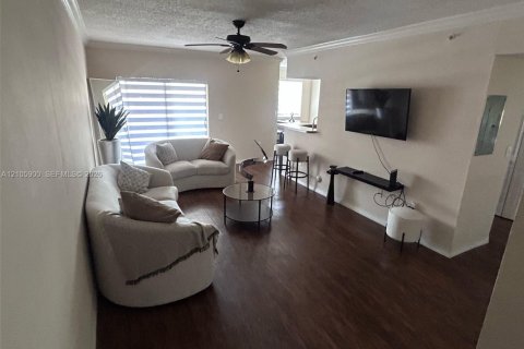 Copropriété à vendre à Pembroke Pines, Floride: 2 chambres, 104.98 m2 № 2414555 - photo 6