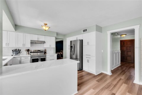 House in Tampa, Florida 4 bedrooms, 157.93 sq.m. № 1873543 - photo 16
