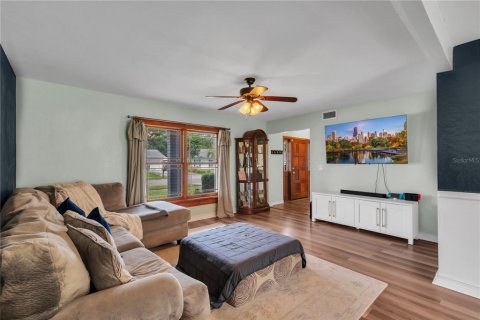 House in Tampa, Florida 4 bedrooms, 157.93 sq.m. № 1873543 - photo 10