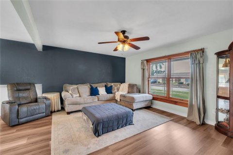 House in Tampa, Florida 4 bedrooms, 157.93 sq.m. № 1873543 - photo 9