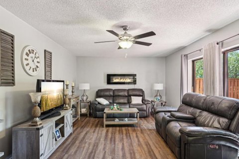 Touwnhouse à vendre à Palm Harbor, Floride: 2 chambres, 124.86 m2 № 1602497 - photo 3