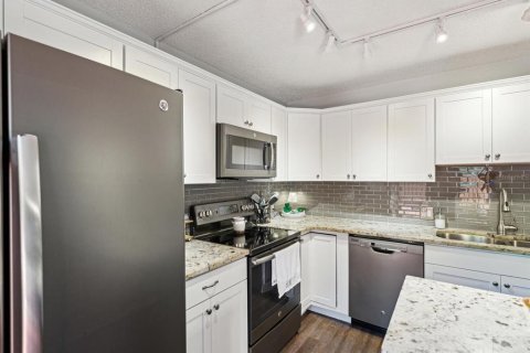 Touwnhouse à vendre à Palm Harbor, Floride: 2 chambres, 124.86 m2 № 1602497 - photo 9