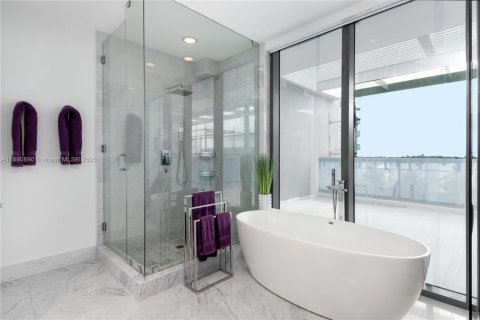 Condominio en venta en Miami, Florida, 3 dormitorios, 294.96 m2 № 1948199 - foto 12