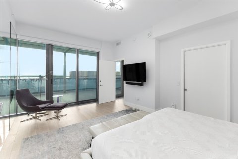 Condominio en venta en Miami, Florida, 3 dormitorios, 294.96 m2 № 1948199 - foto 9