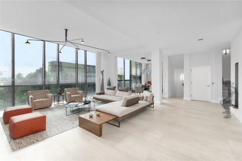Condominio en venta en Miami, Florida, 3 dormitorios, 294.96 m2 № 1948199 - foto 28