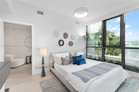 Condominio en venta en Miami, Florida, 3 dormitorios, 294.96 m2 № 1948199 - foto 14