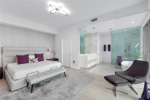 Condominio en venta en Miami, Florida, 3 dormitorios, 294.96 m2 № 1948199 - foto 10