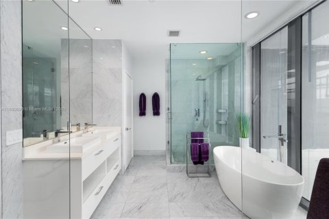 Condominio en venta en Miami, Florida, 3 dormitorios, 294.96 m2 № 1948199 - foto 11