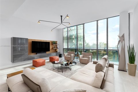 Condominio en venta en Miami, Florida, 3 dormitorios, 294.96 m2 № 1948199 - foto 3