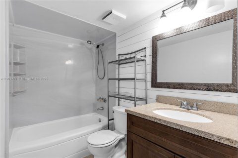 Condo in Miami, Florida, 2 bedrooms  № 1953245 - photo 7