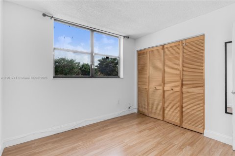 Condo in Miami, Florida, 2 bedrooms  № 1953245 - photo 8