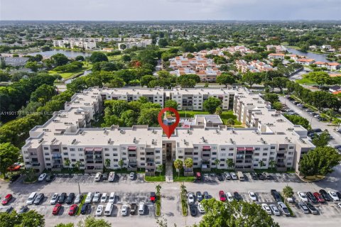 Condo in Miami, Florida, 2 bedrooms  № 1953245 - photo 15