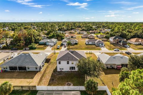 House in North Port, Florida 4 bedrooms, 300.54 sq.m. № 2108919 - photo 21