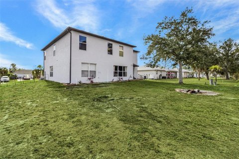 House in North Port, Florida 4 bedrooms, 300.54 sq.m. № 2108919 - photo 2