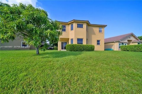 Villa ou maison à louer à Miramar, Floride: 4 chambres, 242.75 m2 № 2051245 - photo 25