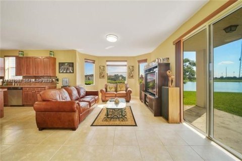 Villa ou maison à louer à Miramar, Floride: 4 chambres, 242.75 m2 № 2051245 - photo 6