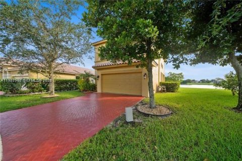 Villa ou maison à louer à Miramar, Floride: 4 chambres, 242.75 m2 № 2051245 - photo 3