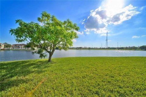 Villa ou maison à louer à Miramar, Floride: 4 chambres, 242.75 m2 № 2051245 - photo 22