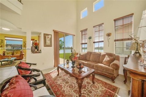 Villa ou maison à louer à Miramar, Floride: 4 chambres, 242.75 m2 № 2051245 - photo 5