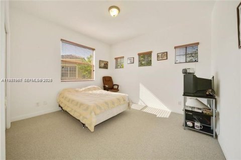 Villa ou maison à louer à Miramar, Floride: 4 chambres, 242.75 m2 № 2051245 - photo 9