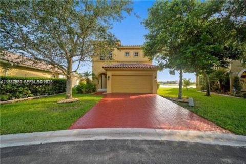 Villa ou maison à Miramar, Floride 4 chambres, 242.75 m2 № 2051245