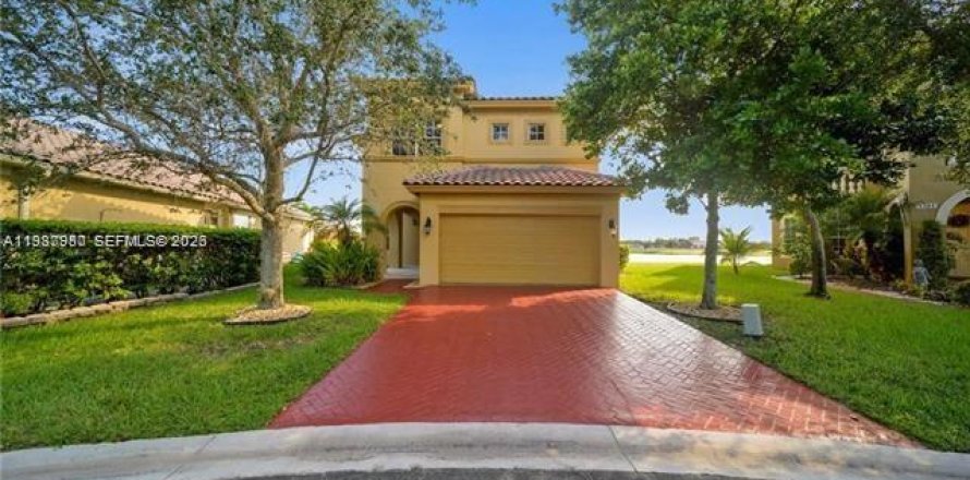 Villa ou maison à Miramar, Floride 4 chambres, 242.75 m2 № 2051245